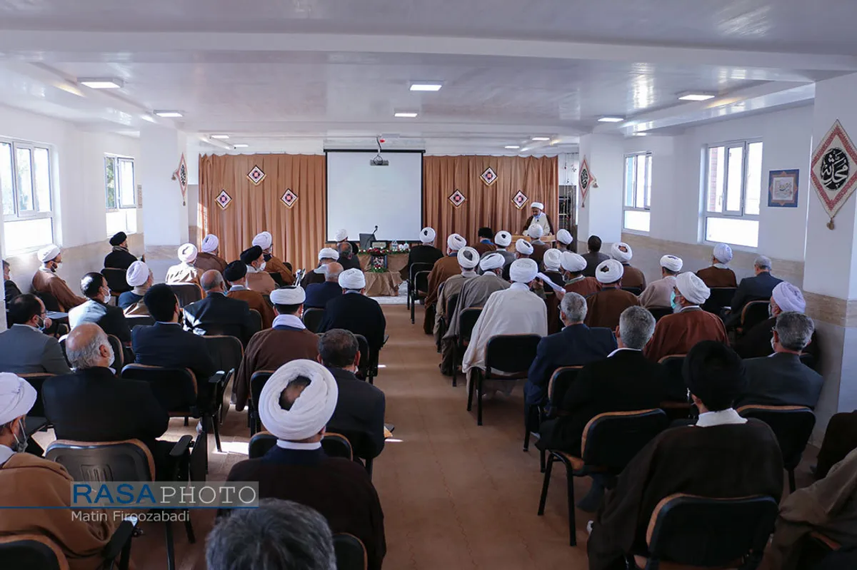 نشست مدیر حوزه علمیه خواهران کشور با هیأت امنا مدارس علمیه خواهران استان اصفهان&lrm;&lrm;