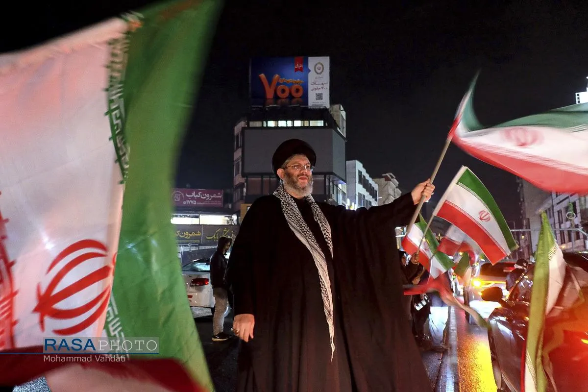 حضور انقلابی مردم در میدان تجریش تهران