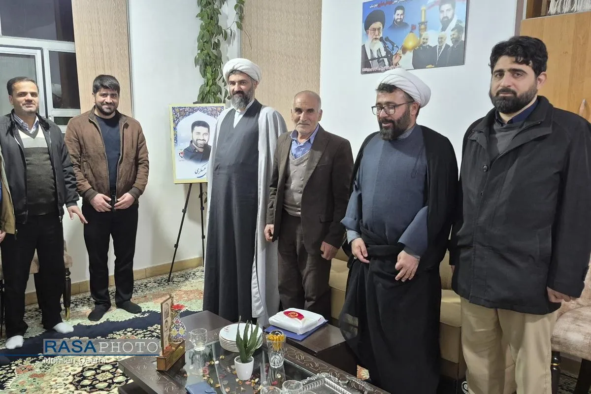دیدار مدیرعامل خبرگزاری رسا با خانواده اولین شهید مدافع حرم چهارمحال و بختیاری