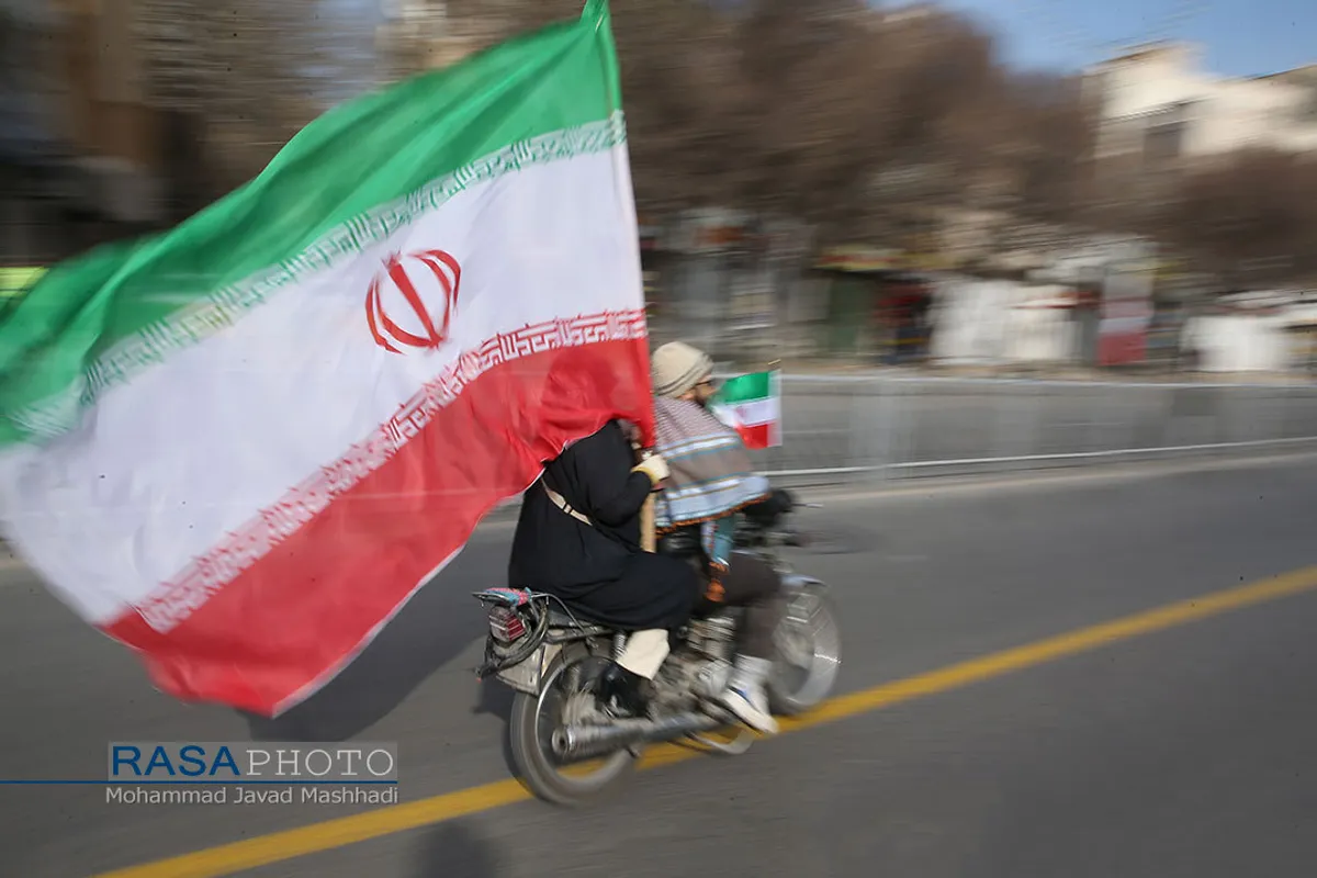 منتخب عکس&zwnj;های خبر گزاری رسا از راهپیمایی ۲۲ بهمن ۱۴۰۰