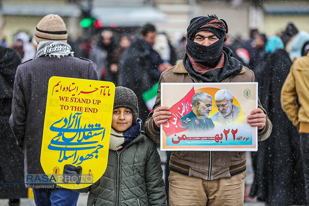 حضور سردار شهید حاج قاسم سلیمانی در راهپیمایی ۲۲ بهمن ۱۳۹۸