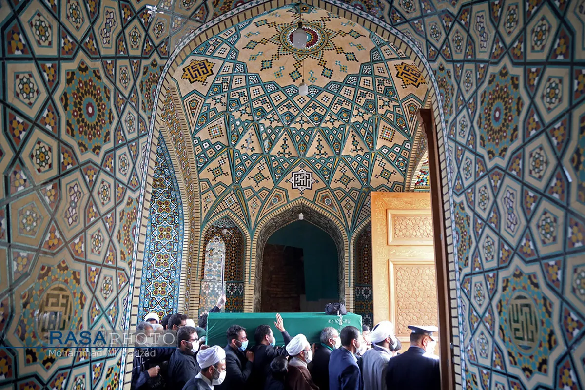 مراسم نماز بر پیکر آیت الله فاضلیان