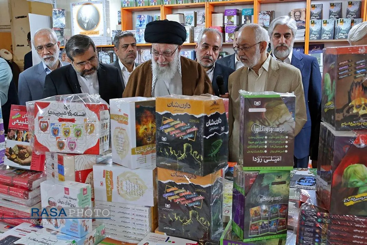 بازدید رهبر معظم انقلاب از سی و پنجمین نمایشگاه بین&zwnj;المللی کتاب تهران