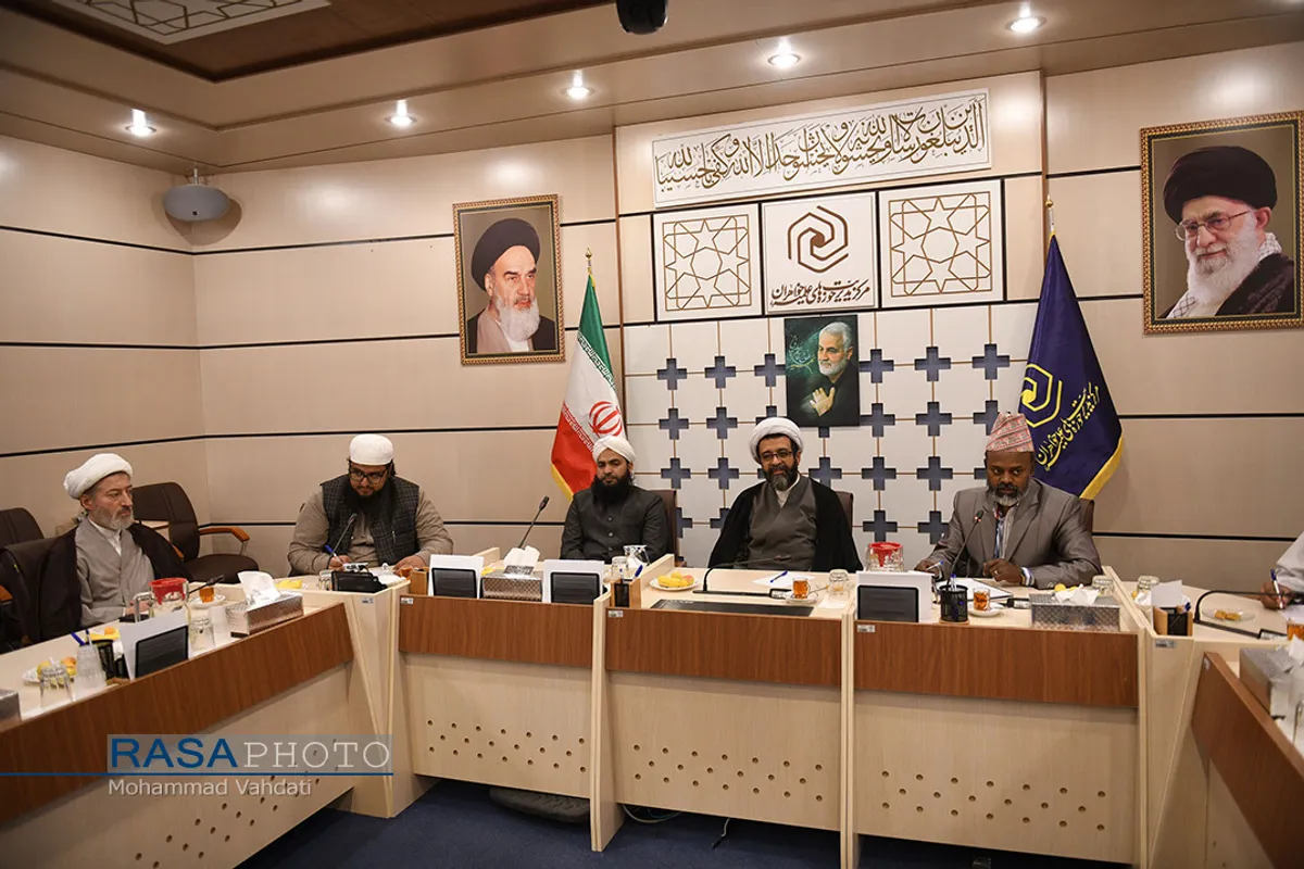 نشست امام خمینی (ره) احیاگر هویت زن مسلمان
