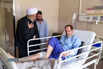 عیادت نماینده، ولی فقیه در استان فارس از جمعی از مجروحین حادثه تروریستی شیراز