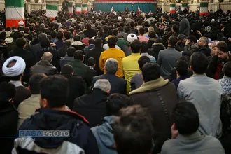دیدار جمعی از رأی اولی&zwnj;ها و خانواده&zwnj;های شهدا با رهبر انقلاب