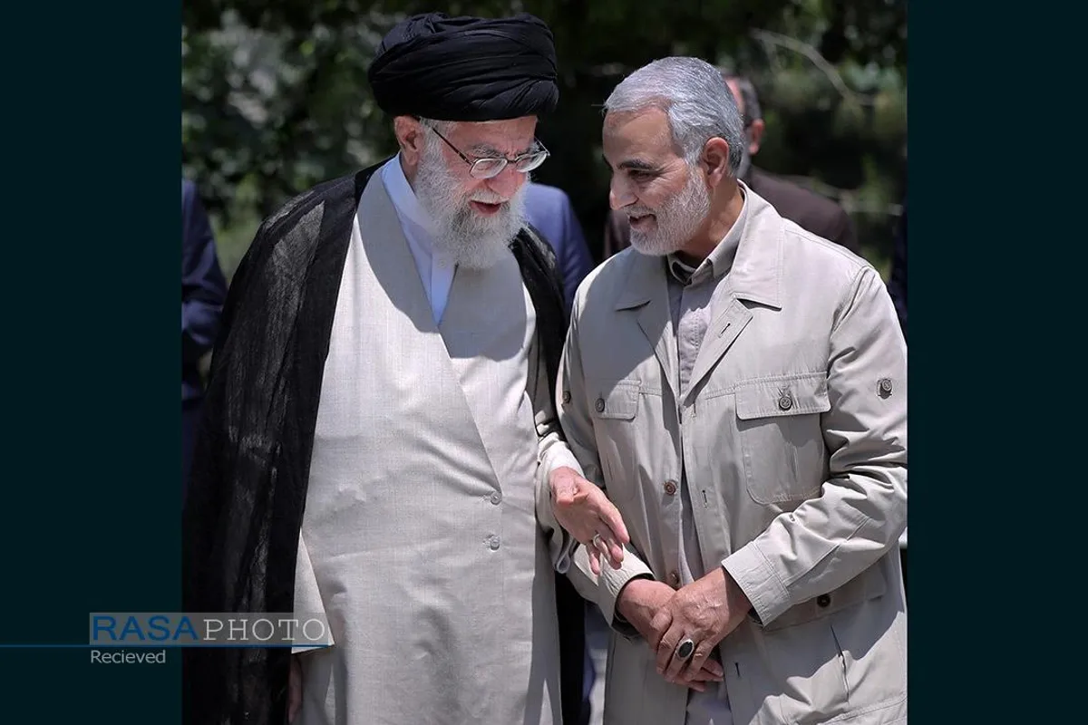 مجموعه&zwnj;ای از عکس&zwnj;های سردار شهید حاج قاسم سلیمانی در کنار رهبر معظم انقلاب