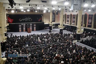 مراسم عزاداری شب عاشورای حسینی (علیه&zwnj;السلام) با حضور رهبر انقلاب