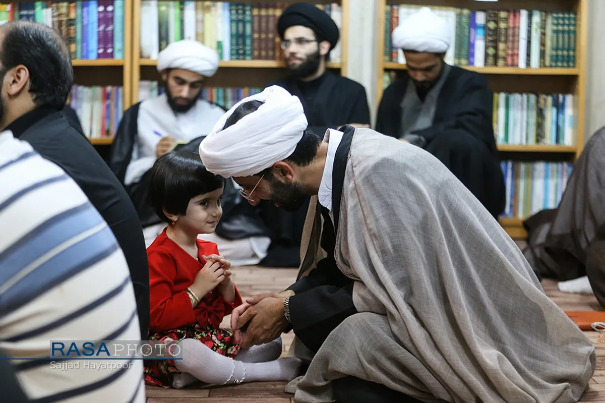مراسم آغاز سال تحصیلی مدرسه علمیه انوار طاها با سخنرانی آیت الله حسینی بوشهری