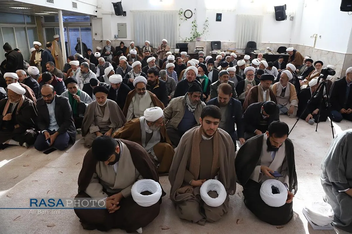 جشن عمامه&zwnj;گذاری طلاب در بیوت مراجع تقلید به&zwnj;مناسبت روز میلاد حضرت زهرا (سلام&zwnj;الله&zwnj;علیها)