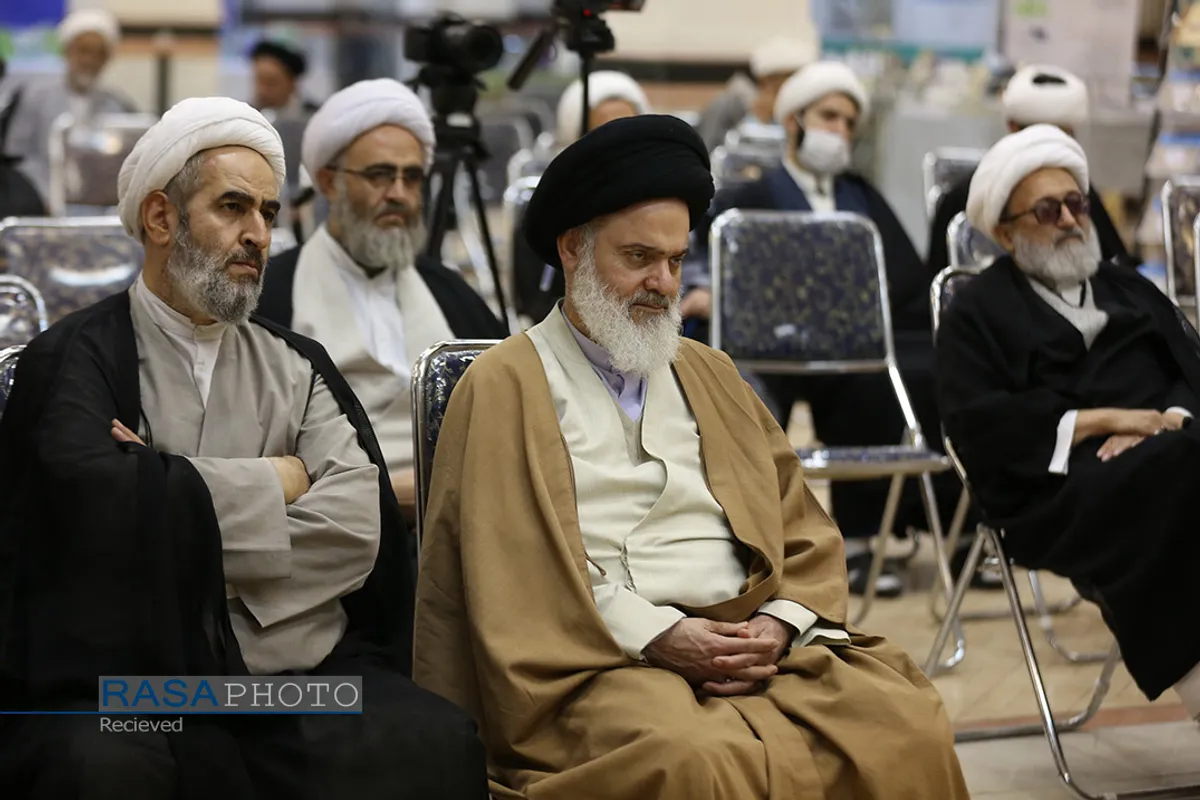 بازدید آیت الله حسینی بوشهری از اولین نمایشگاه تخصّصی "پژوهش&zwnj;های فقهی معاصر"