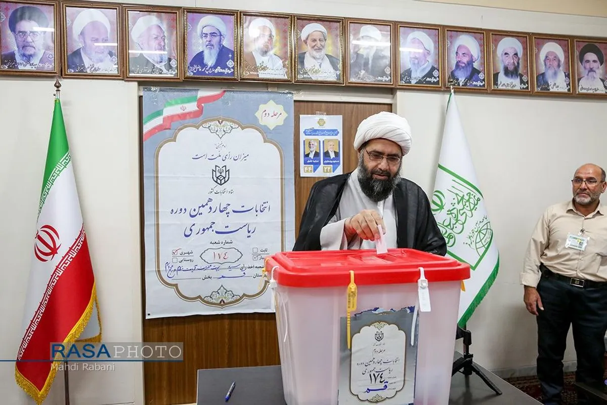 حضور حجت الاسلام والمسلمین مهری در پای صندوق رای دومین دوره چهاردهمین انتخابات ریاست جمهوری
