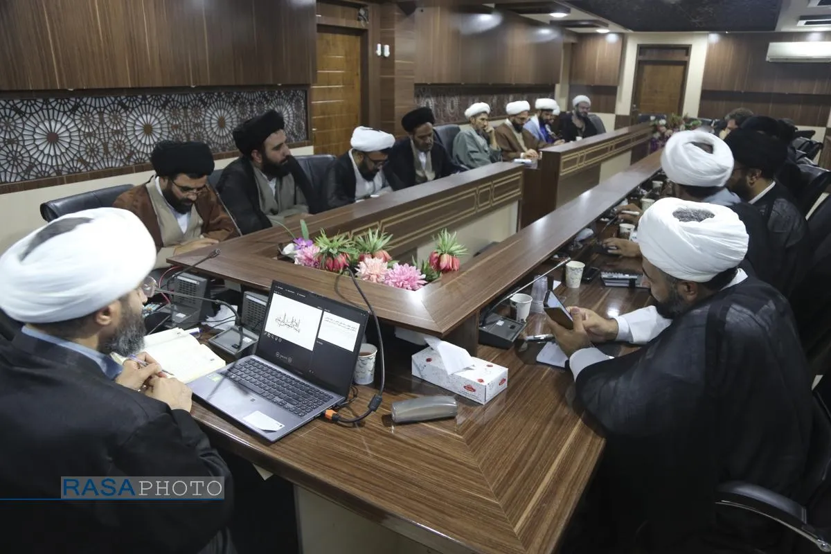 نشست جمعی از خطبا و امامان جماعت استان چهارمحال و بختیاری با مدیرعامل خبرگزاری رسا