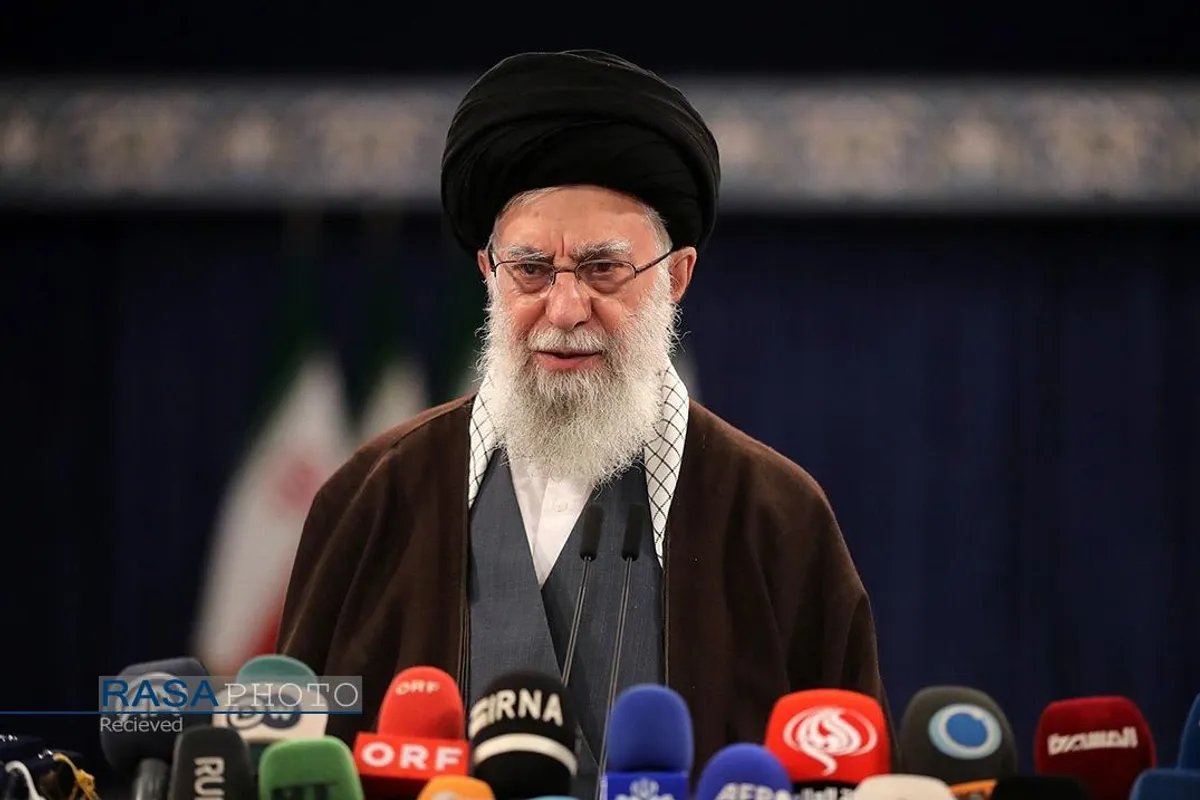 حضور رهبر معظم انقلاب در پای صندوق رای