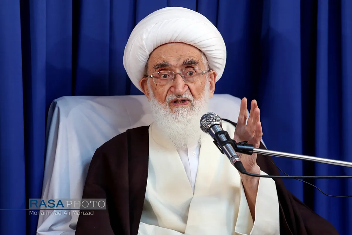 دیدار جمعی از علماء و طلاب با حضرت آیت الله نوری همدانی در آستانه ۱۹ دی