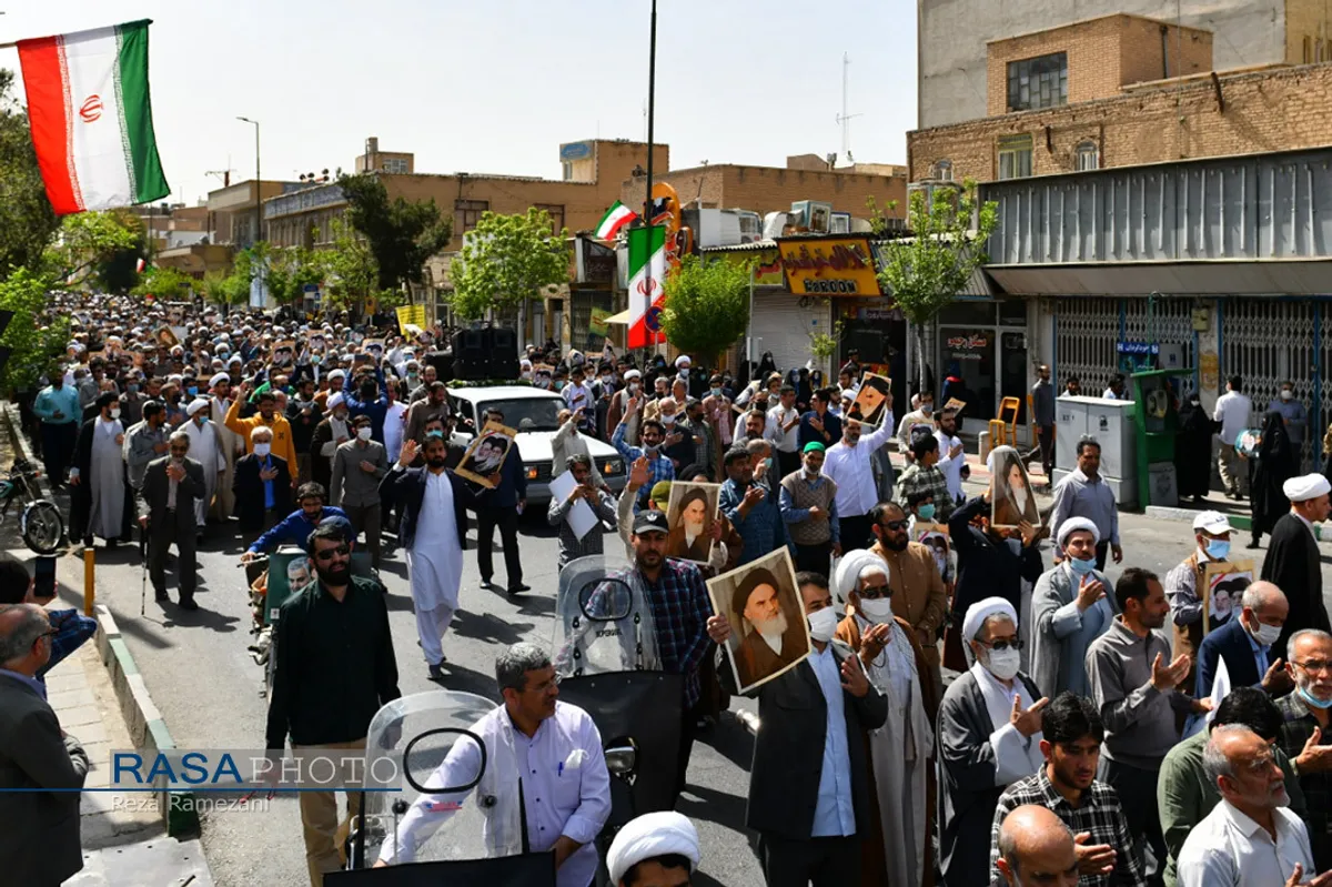 راهپیمایی مردم قم در محکومیت اهانت به تمثال امام خمینی (ره)