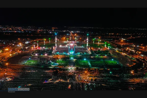 تصویری از حضور معنادار "عباد الله" در مسجد مقدس جمکران که در شب ۲۳ ماه مبارک رمضان ۱۴۰۲ به ثبت رسید.