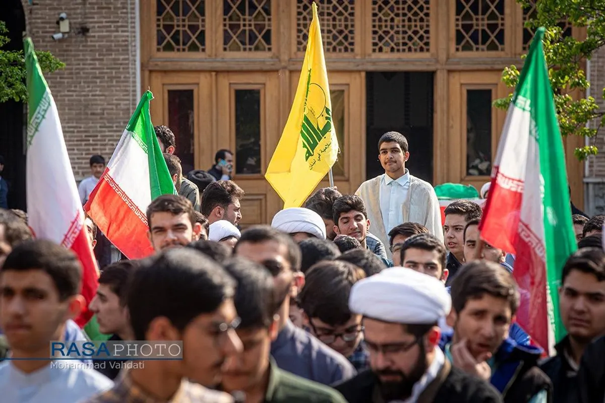 تجمع طلاب مدرسه علمیه مروی تهران در حمایت از عملیات نیروهای مسلح