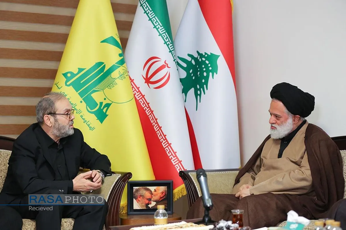 حضور جمعی از فرزندان رهبر انقلاب در دفتر حزب&zwnj;الله در تهران به منظور ابلاغ پیام ایشان
