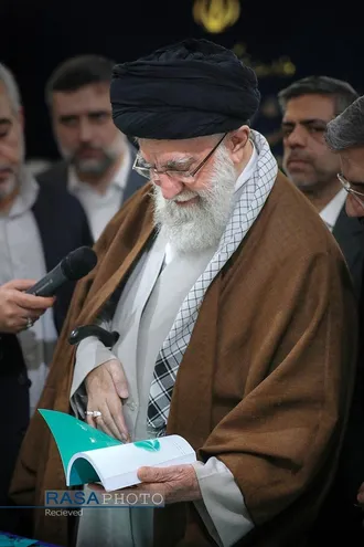 بازدید رهبر معظم انقلاب از سی و پنجمین نمایشگاه بین&zwnj;المللی کتاب تهران