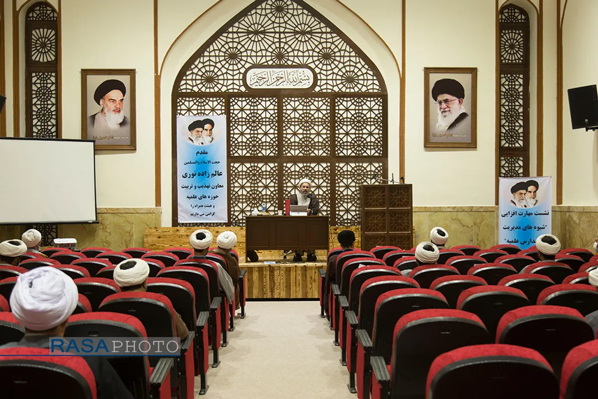 نشست مهارت افزایی شیوه&zwnj;های مدیریت در مدارس علمیه با حضور حجت الاسلام عالم زاده نوری معاون تهذیب حوزه علمیه