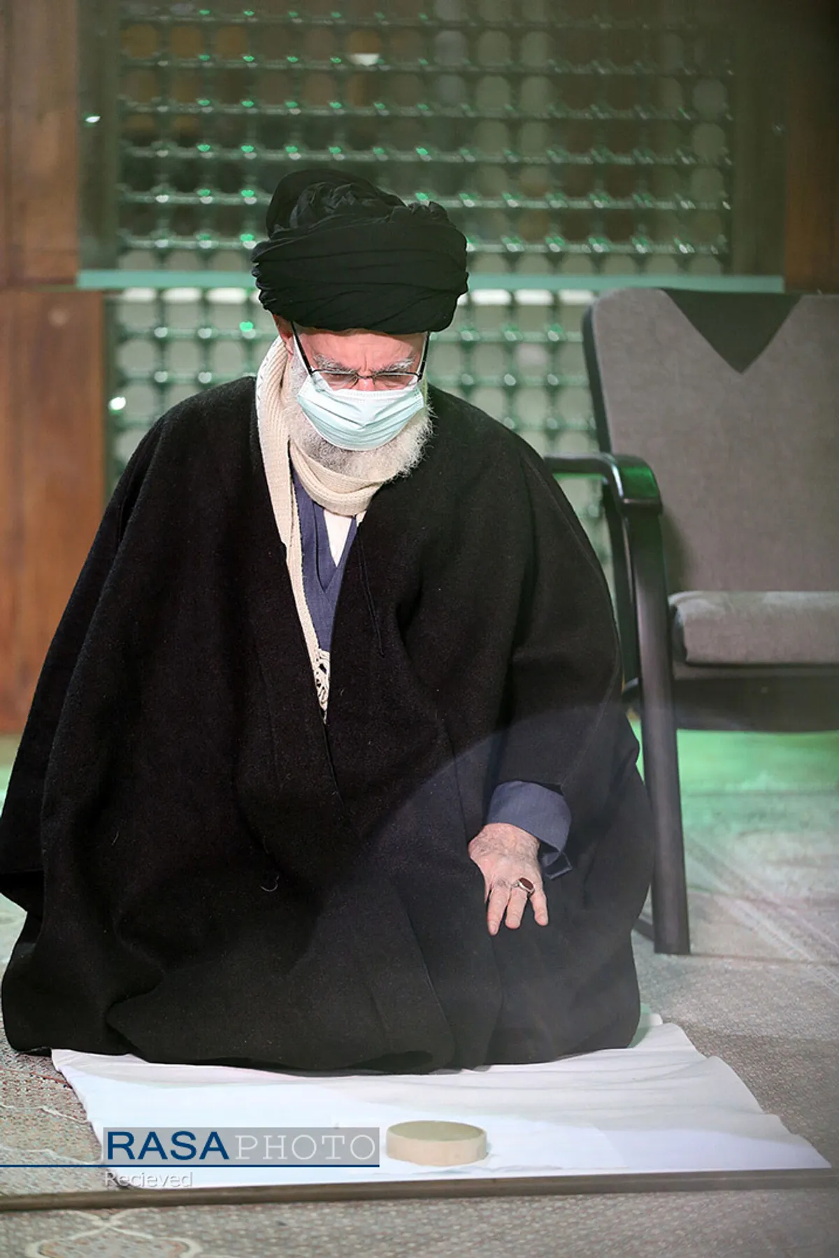 حضور رهبر انقلاب در مرقد مطهر امام راحل و گلزار شهدای بهشت زهرا