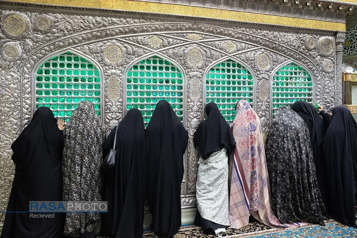 تشرف جمعی از مجروحان لبنانی به حرم مطهر رضوی