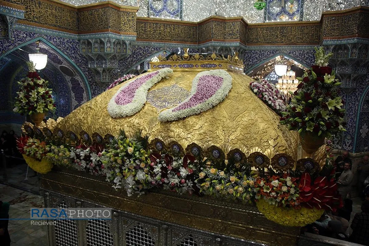 آیین گل آرایی ضریح مطهر کریمه اهل&zwnj;بیت(س) به مناسبت دهه کرامت