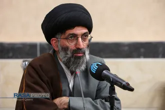 نشست صمیمی جمعی از نخبگان حوزه با حجت الاسلام والمسلمین عماد