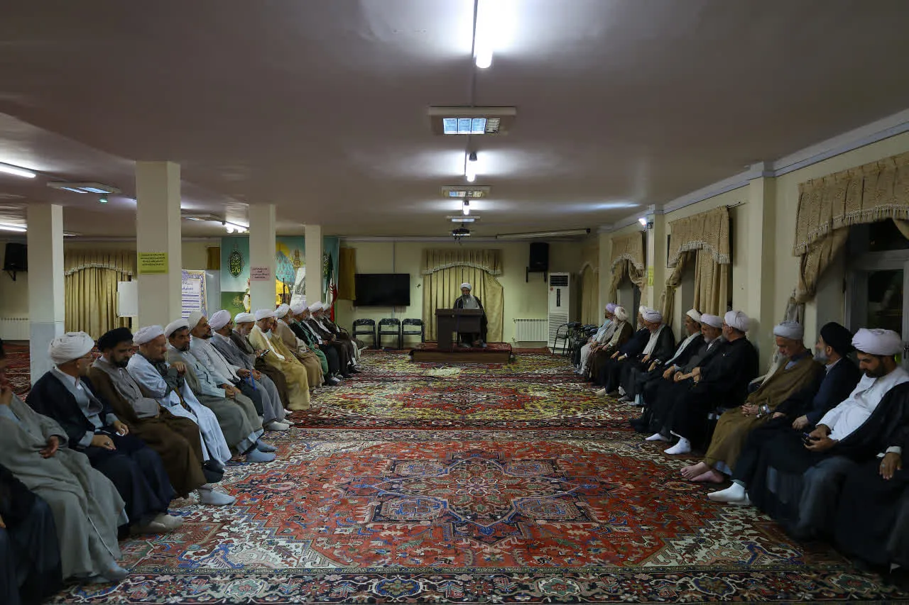 حضور امام جمعه تبریز در جمع اساتید، طلاب و فضلای حوزه علمیه+ تصاویر