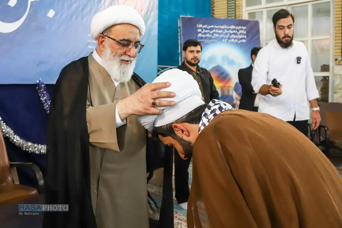 عمامه&zwnj;گذاری تعدادی از طلاب حوزه&zwnj;های علمیه در روز میلاد حضرت امام حسن عسکری (علیه&zwnj;السلام) توسط آیت الله شب&zwnj;زنده&zwnj;دار