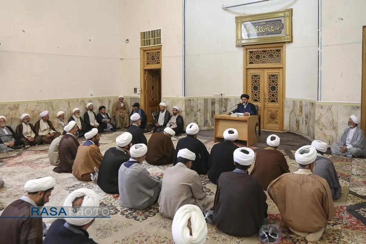 دیدار اعضای مجمع نمایندگان طلاب با آیت الله شب زنده&zwnj;دار