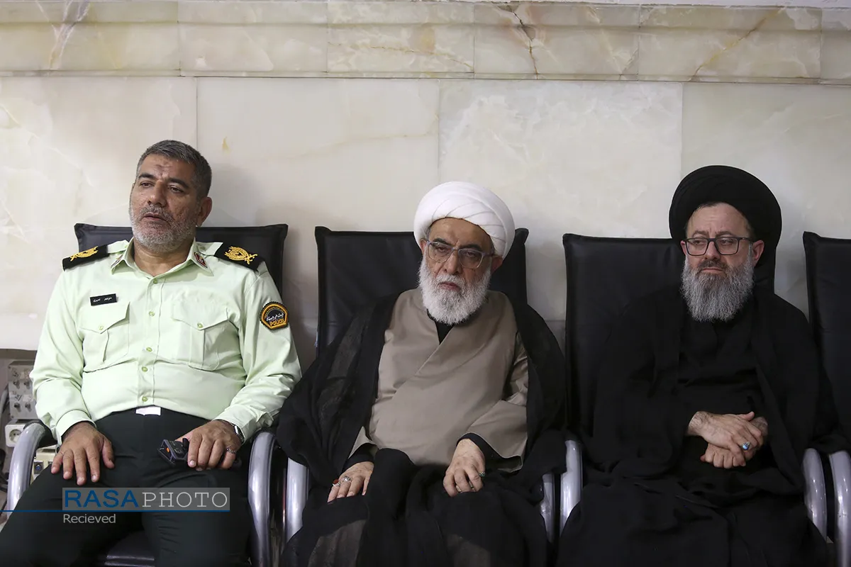 بزرگداشت رهبر شهید انقلاب از سوی آیت&zwnj;الله مکارم شیرازی در حرم مطهر
