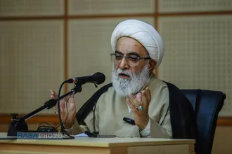 آیین رونمایی و آغاز برپایی جلسات درس اخلاق در مساجد استان قم با سخنرانی آیت الله شب زنده دار
