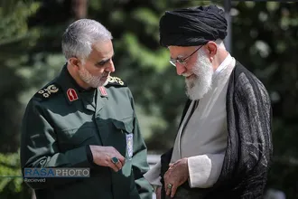مجموعه&zwnj;ای از عکس&zwnj;های سردار شهید حاج قاسم سلیمانی در کنار رهبر معظم انقلاب