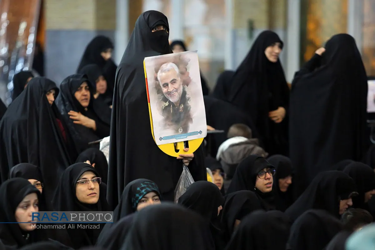 اجتماع جوانان ۱۲۰ ملیت جهان در پاسداشت شهید سپهبد سلیمانی در قم