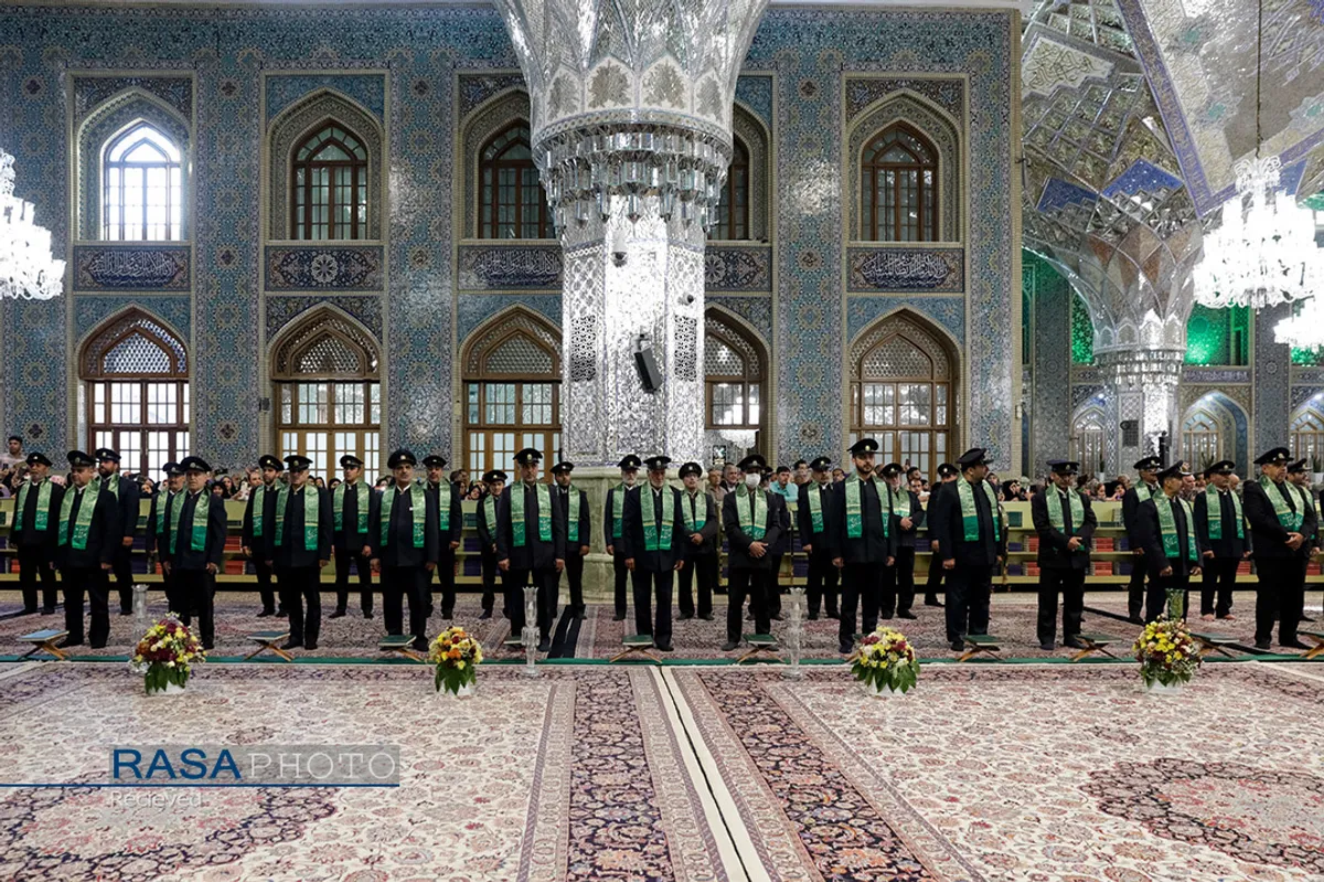 آیین تعویض پرچم گنبد منور رضوی در روز میلاد امام رضا(علیه&zwnj;السلام)