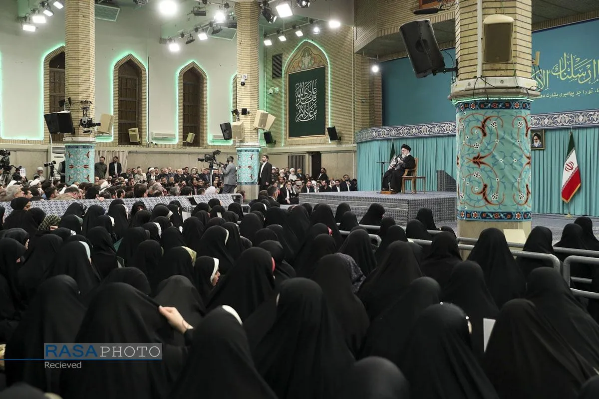 دیدار اقشار مختلف مردم در روز مبعث پیامبر اعظم (صلّی&zwnj;الله&zwnj;علیه&zwnj;و&zwnj;آله) با رهبر انقلاب