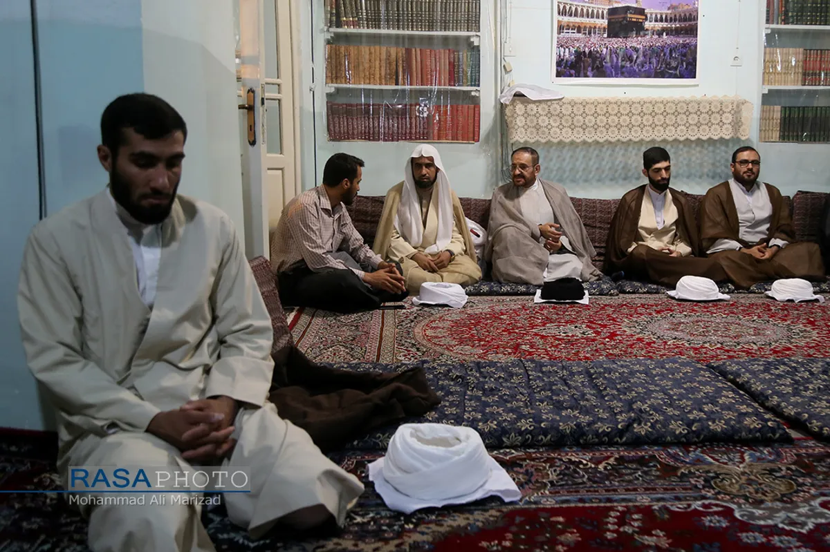 مراسم عمامه&zwnj;گذاری طلاب در بیوت مراجع تقلید در روز عید سعید غدیر