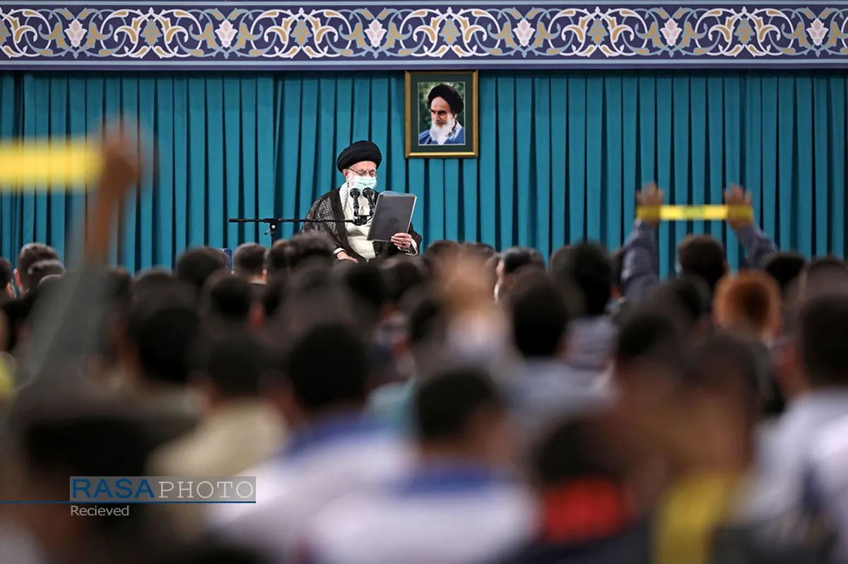 دیدار جمعی از دانش&zwnj;آموزان با مقام معظم رهبری