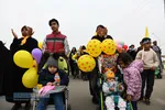 راهپیمایی کالسکه ای پدر و مادرها با عنوان "امید آینده"