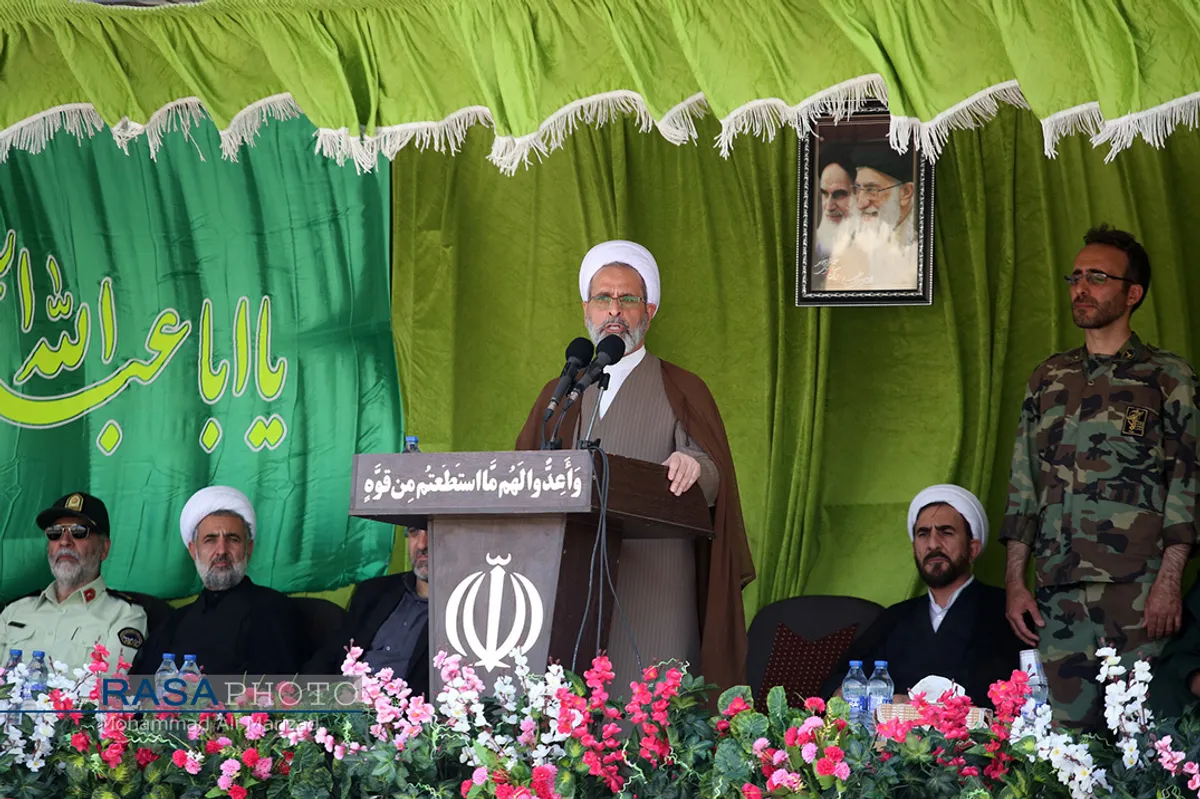 مراسم رژه نیرو&zwnj;های مسلح در آغاز هفته دفاع مقدس با سخنرانی آیت الله اعرافی
