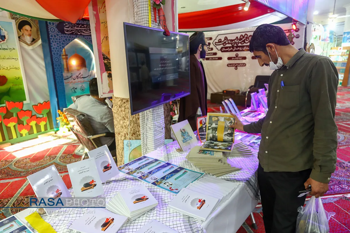 نمایشگاه ردای سرخ