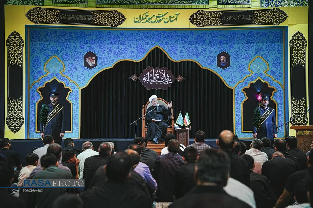 تجدید عهد عزاداران با صاحب عزا در شب نخست محرم