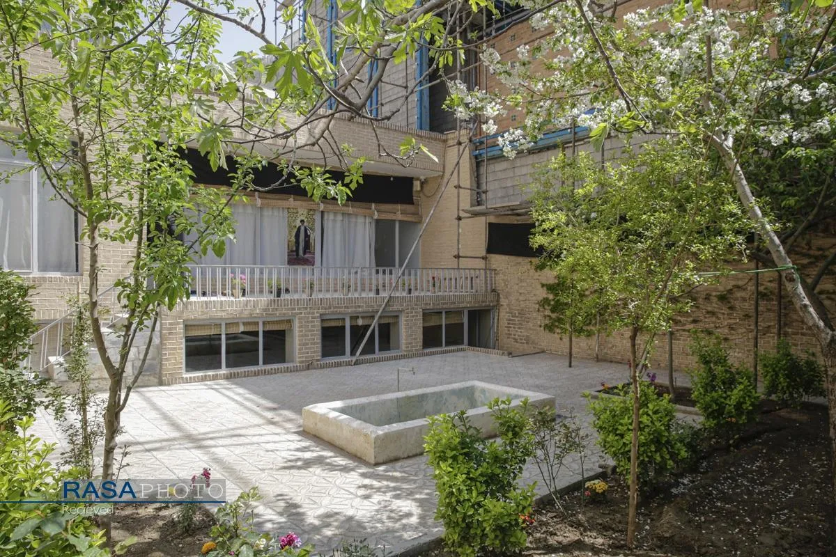 حضور خدام حرم مطهر رضوی در منزل رهبر شهید انقلاب