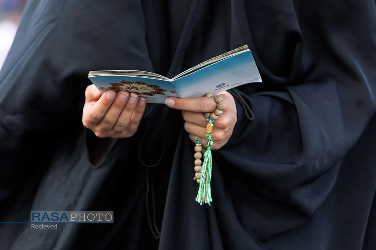 قرائت دعای پرفیض عرفه در حرم مطهر رضوی