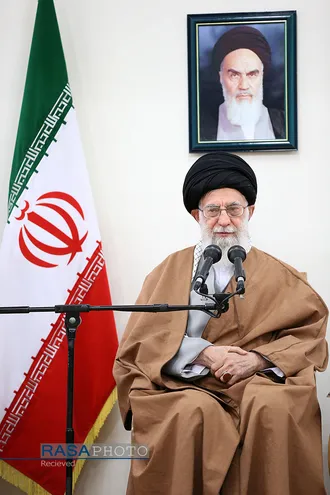 جلسه&zwnj;ی ویژه بررسی اقدامات و امدادرسانی&zwnj;ها به استان&zwnj;های سیل&zwnj;زده&zwnj;ی کشور با حضور حضرت آیت&zwnj;الله خامنه&zwnj;ای