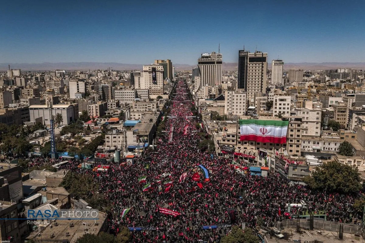 تصاویر هوایی تشییع قائد شهید امت در مشهد مقدس