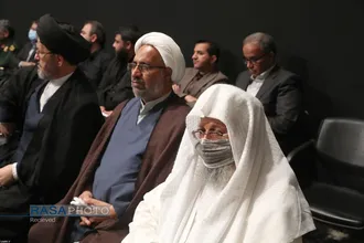 هزاران نفر از مردم شریف استان&zwnj;های &laquo;سیستان و بلوچستان&raquo; و &laquo;خراسان جنوبی&raquo; با حضور در حسینیه امام خمینی با رهبر انقلاب اسلامی دیدار کردند.