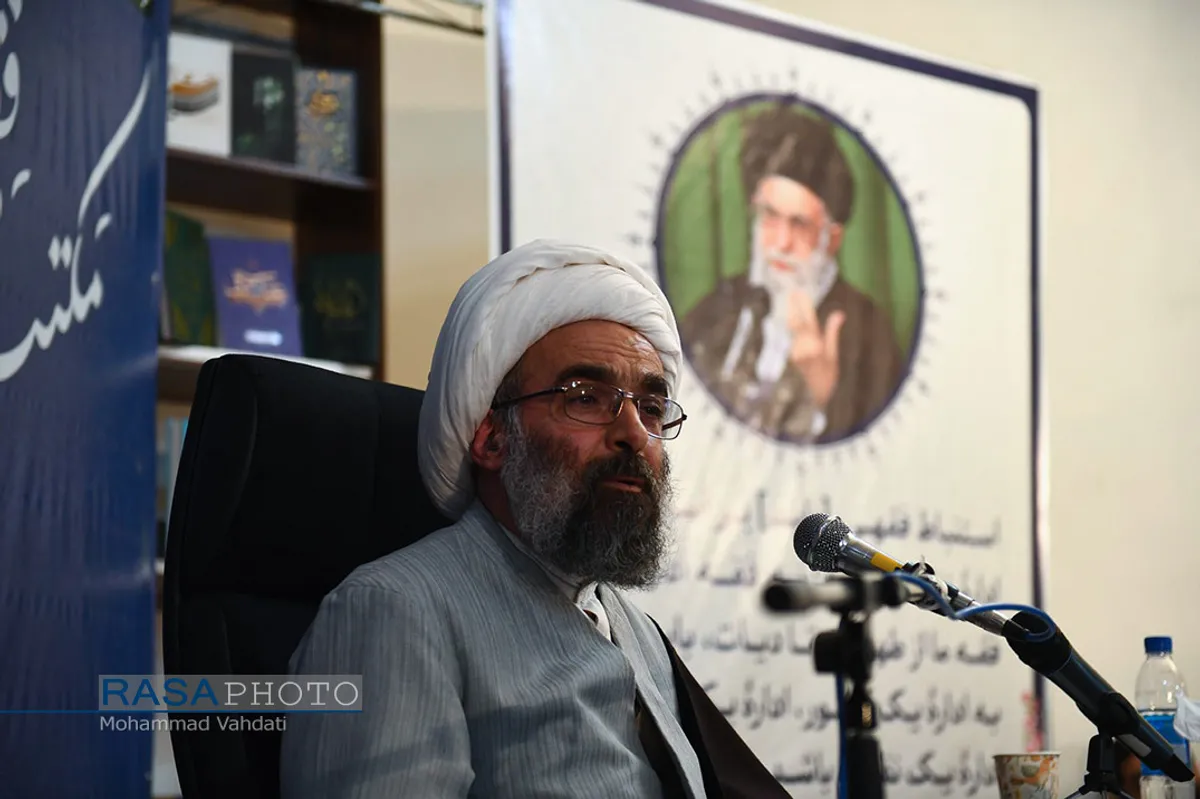 اولین دوره آموزشی آشنایی با مکتب فقهی حضرت آیت الله خامنه&zwnj;ای